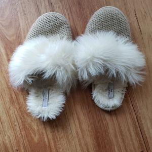 H by Halston hotel fuzzy slippers, size 5-10, well-worn